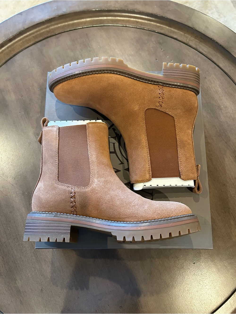 Crown Vintage Gilian Chelsea Boot Whiskey Suede Size 7 NIB - Picture 4 of 11